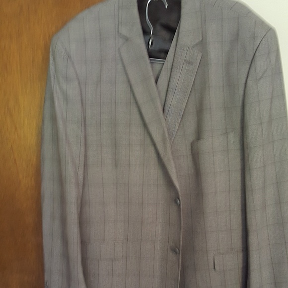 Men's Suits and Blazers - Picture 4 of 8